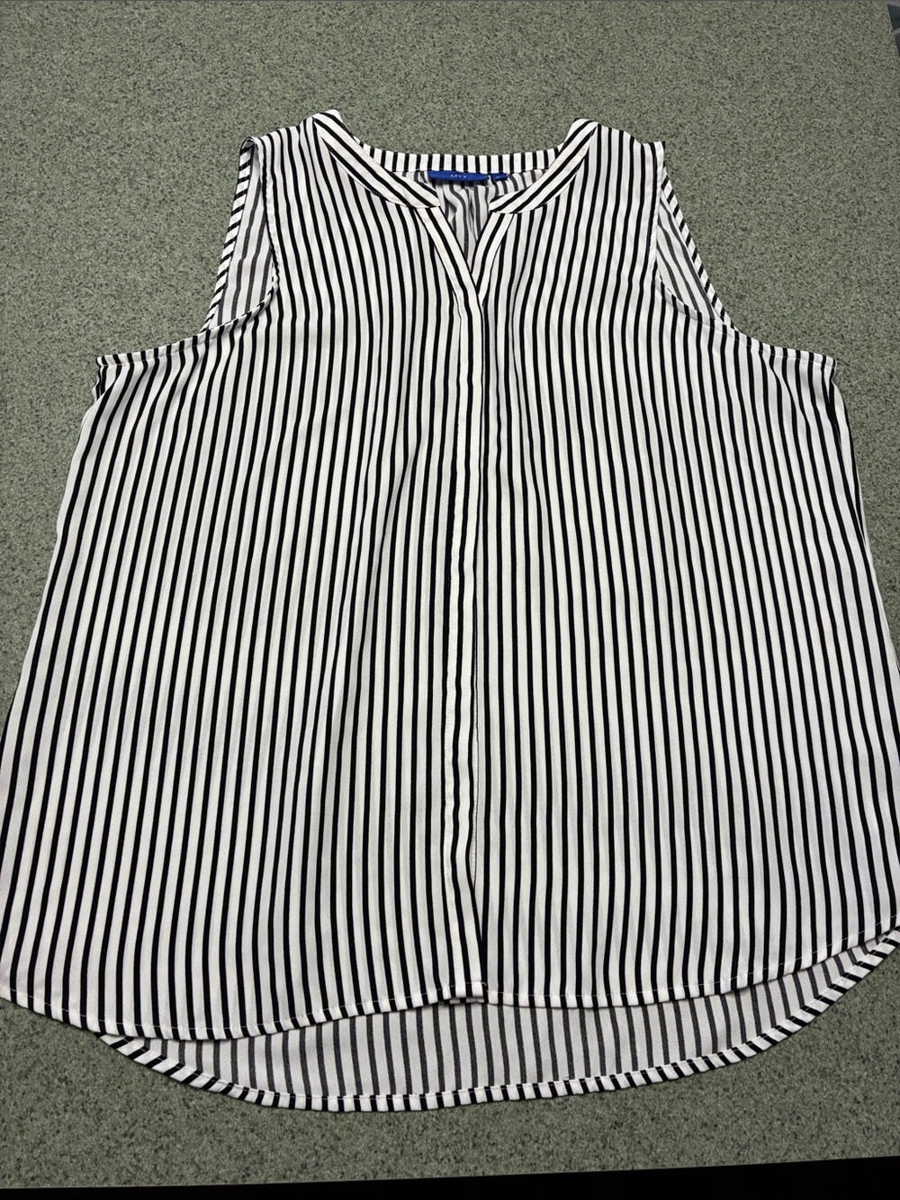 Apt. 9 Black and White Striped Sleeveless V-Neck button up Camisole